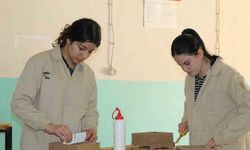 Geleceklerini şekillendiren genç kızlar erkeklerin mesleğine göz dikti