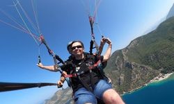 Görme engelli İngiliz turist Babadağ’dan uçtu