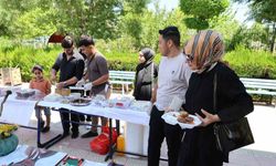 Karnelerini aldılar, yardım için okulu terk etmediler