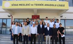 STSO Başkanı Özdemir, öğrencilerin karne heyecanına ortak oldu
