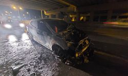 Seyir halinde alev alan otomobil kullanılamaz hale geldi