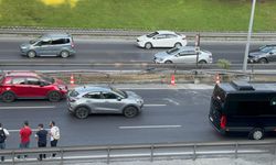 Eyüpsultan'da kaza yapan hafriyat kamyonu trafik yoğunluğuna neden oldu