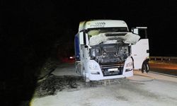 İnegöl'de şişe yüklü tırda çıkan yangını itfaiye söndürdü