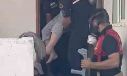 Ayvacık’taki yangında itfaiye ve jandarma ekipleri, yürüyemeyen yaşlı kadını kurtardı