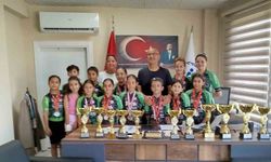 Başarılı bisikletçilerden ilçe müdürüne ziyaret