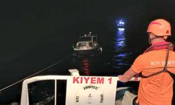 Çanakkale Boğazı’nda dümen arızası nedeniyle sürüklenen tekne kurtarıldı
