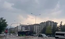 Denizli’de yollar göle döndü, sürücüler zor anlar yaşadı