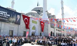 Doğu Karadeniz’in en büyük camisi Hanife Hatun Camii ibadete açıldı