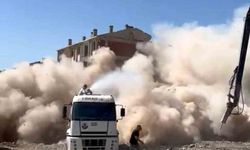 Elazığ’da ağır hasarlı bina tek dokunuş ile yıkıldı