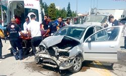 İki otomobil çarpıştı: 4 kişi yaralandı