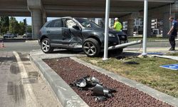 Kavşakta iki otomobil çarpıştı, 6 kişi yaralandı