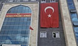 Patnos’ta sokaklar al bayrakla donatıldı