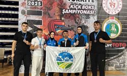 Sakarya Büyükşehir Kick Boks sporcularından İzmir’de madalya yağmuru