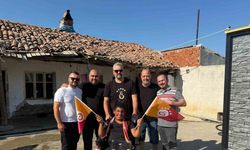 Salihli’deki Galatasaraylı taraftarlar, engelli genci sevindirdi