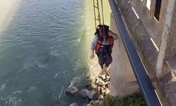 Serinlemek için girdiği suda mahsur kaldı