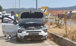 Yasaklı madde bulunduran araç, polisi peşine taktı, lastikleri patlatılarak durduruldu