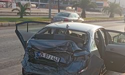 Balıkesir'de tırın otomobile çarpması sonucu 1 kişi yaralandı