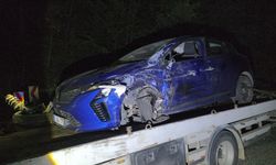Bursa'da otomobil ile hafif ticari aracın çarpıştığı kazada 3 kişi yaralandı