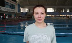 Özel sporcu Zeynep Duru Çiftçi, dünya şampiyonluğu için kulaç atıyor