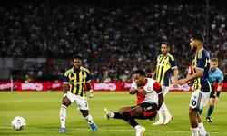 UEFA Şampiyonlar Ligi: Feyenoord: 1 - Fenerbahçe: 0 (İlk yarı)