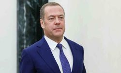 Rusya Güvenlik Konseyi Başkan Yardımcısı Medvedev: 'ABD, hakimiyetini korumaya çalışırken yemlikten ayrılmak istemeyen domuzlar gibi davranıyor'