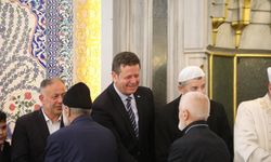 Akyazı'da Geleneksel Bayramlaşma Gazi Süleyman Paşa Camii'nde Başladı