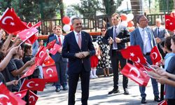 Yusuf Alemdar miniklerin karne heyecanına ortak oldu