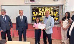 KAYMAKAM GÖKPINAR VE BAŞKAN PÜSKÜLLÜ KARNE DAĞITTI