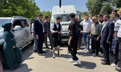 Sakarya'da damada asfaltta çıplak ayakla çiftetelli oynatıp halatla minibüs çektirdiler