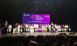 Edirneli öğrenciler tiyatro yarışmasında Marmara Bölgesi üçüncüsü oldu