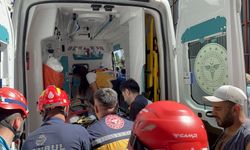 Kadıköy'de bina yıkımı sırasında göçük altında kalan 2 işçi kurtarıldı