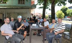 Kanser hastalığına dikkati çekmek için Almanya'dan pedala basan genç, Sakarya'ya ulaştı