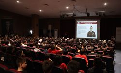 Kırklareli'nde 'Kahramanlık Buluşmaları' etkinliğinde şehitlerin hayat hikayeleri katılımcıları duygulandırdı