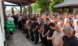 Sakarya'da derede boğulan genç, son yolculuğuna uğurlandı