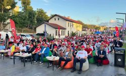 Arnavutköy'de binlerce kişi milli maç heyecanını dev ekranlarda yaşadı