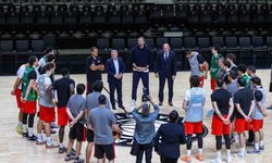 Bakan Bak, A Milli Basketbol Takımı'nın antrenmanını takip etti