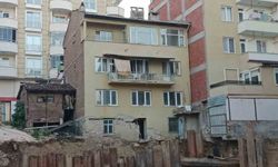 Bilecik'te temel kazısı yapılan sokağın yanındaki 3 katlı bina tahliye edildi