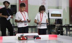 Bolu'da öğrenciler tasarladıkları mini robotlarla yarıştı