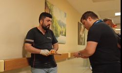 Çiviyi tahta yerine eline çaktı hastaneye kaldırıldı
