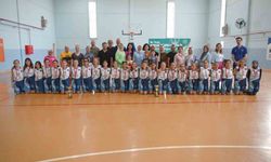 Karacabey Belediyespor'da kupa sevinci