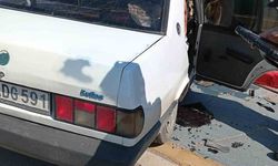 Kocaeli'de kaldırıma çarpan otomobilin sürücüsü yaralandı