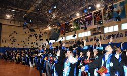 Sarıkamış Spor Bilimleri Fakültesi'nde mezuniyet coşkusu