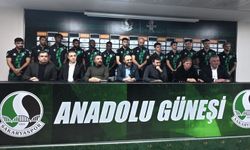 Herkes birbirine bakıyor!