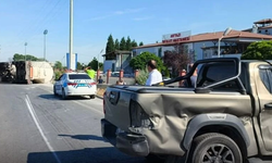 Akyazı Devlet Hastanesi önünde can pazarı!Tanker ile kamyonet çarpıştı: 2 Yaralı