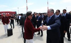 Dünya Dönüyor Sen Ne Dersen De