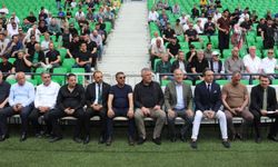 Nereye bakıyor bu adamlar?