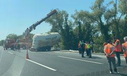 TEM Otoyolu'nda Soda Tankeri Devrildi: Trafik Kilitlendi