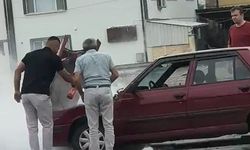 Dumanların yükseldiği otomobile duyarlı sürücü müdahale etti