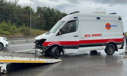 Çekmeköy'de devrilen ambulansın sürücüsü yaralandı