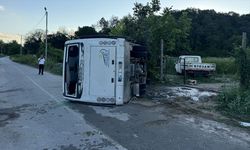 Sakarya'da 13 kişinin yaralandığı trafik kazası araç kamerasında